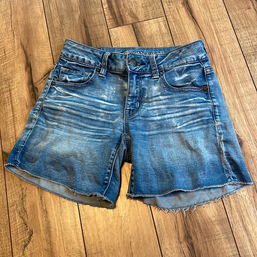 American Eagle Super Super Stretch size 0 MIDI shorts